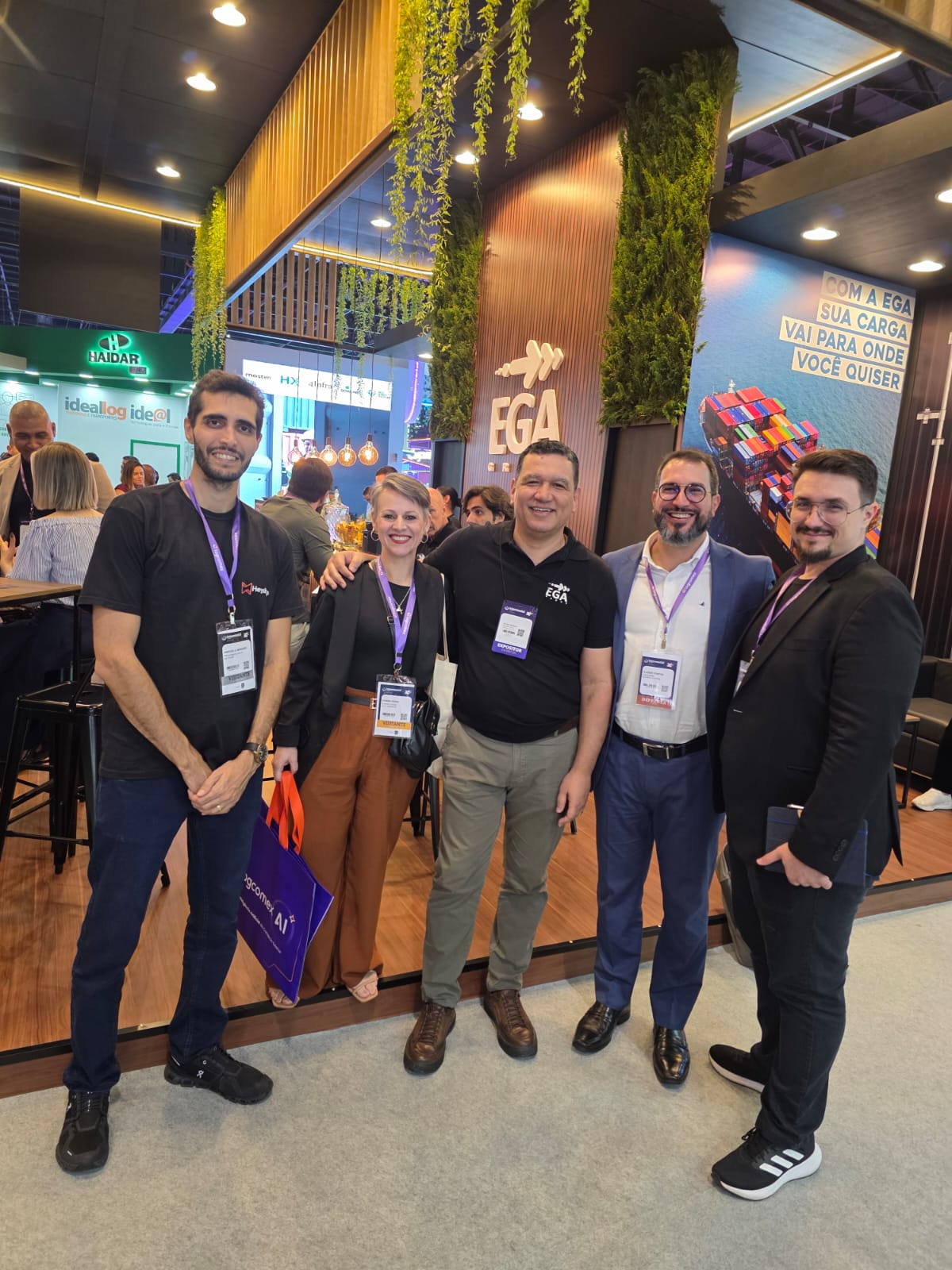 Time Heyship com parceiros no estande EGA durante a Intermodal 2026